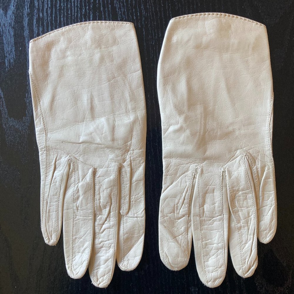Christian Dior vintage light beige ( Winter white) Leather Gloves size 6 3/4